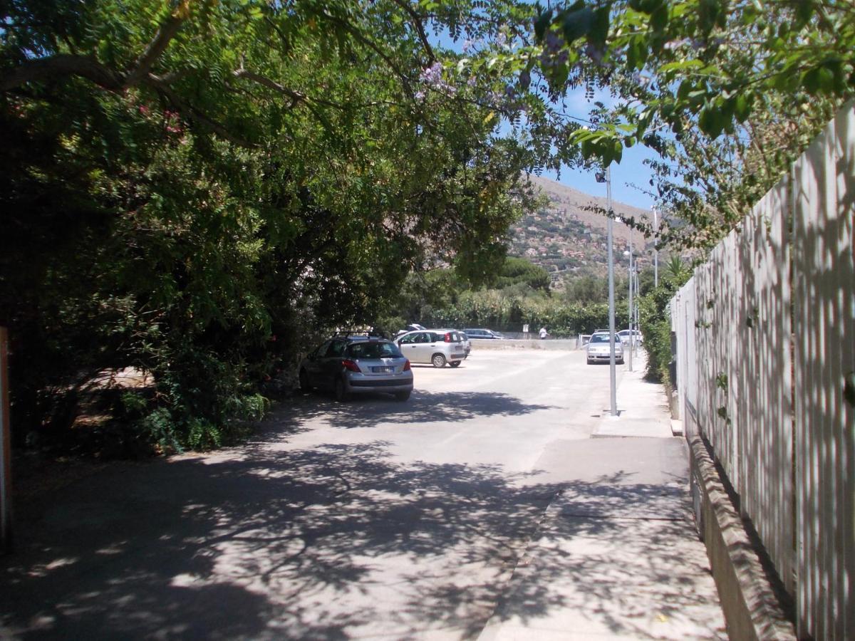 Nest Apollo Apartment Mondello Bagian luar foto