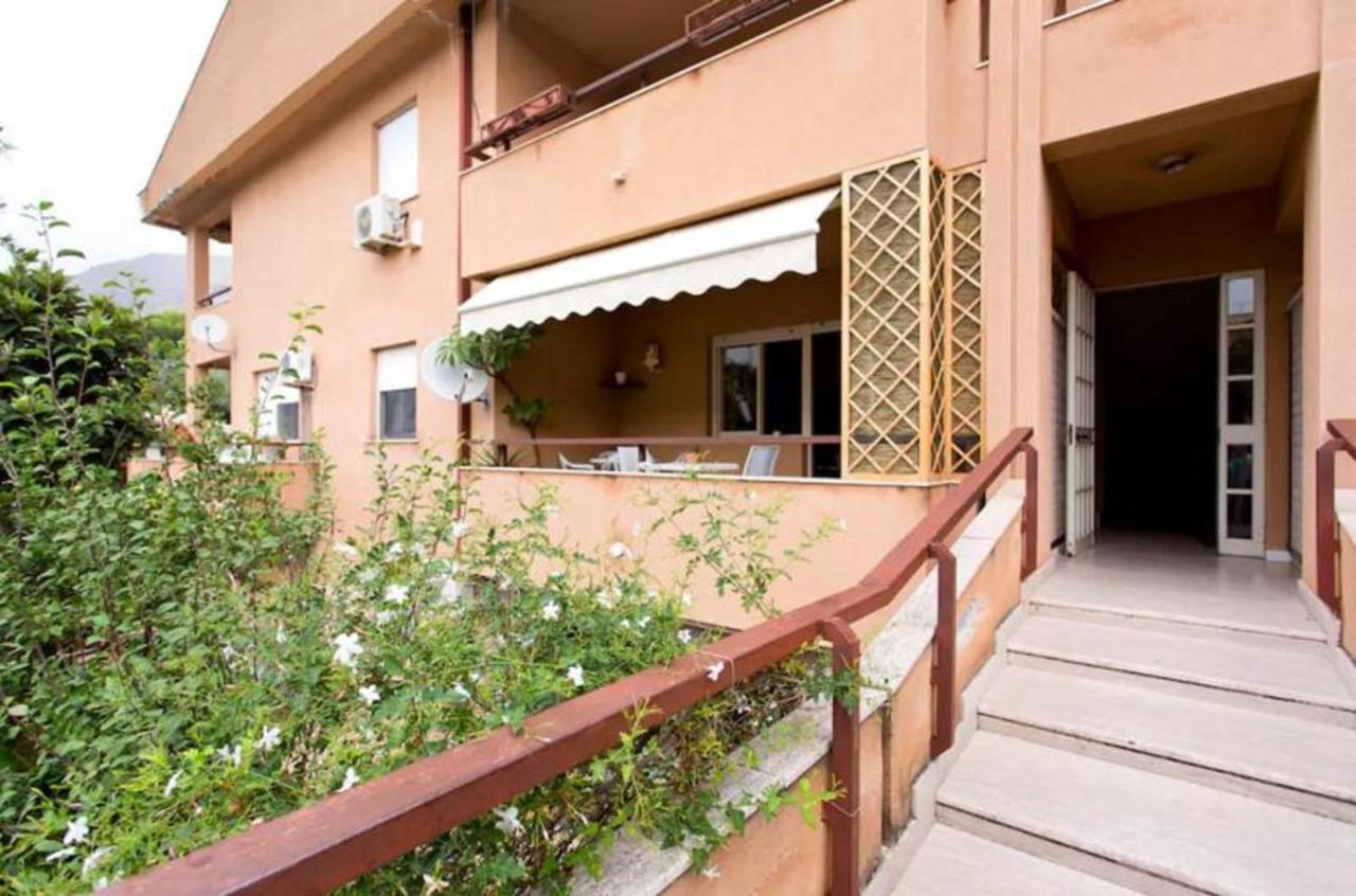 Nest Apollo Apartment Mondello Bagian luar foto